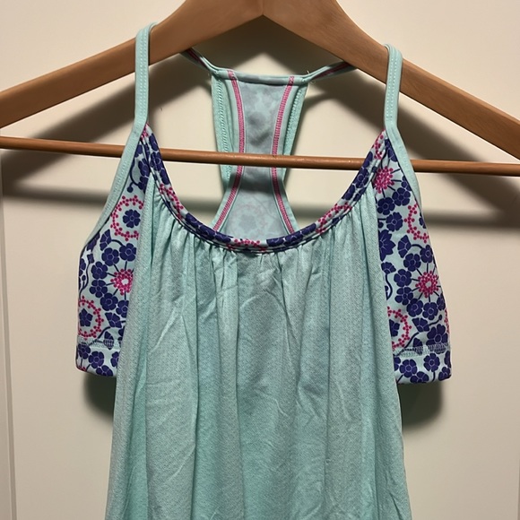 Lululemon tank top flowy - Picture 3 of 6